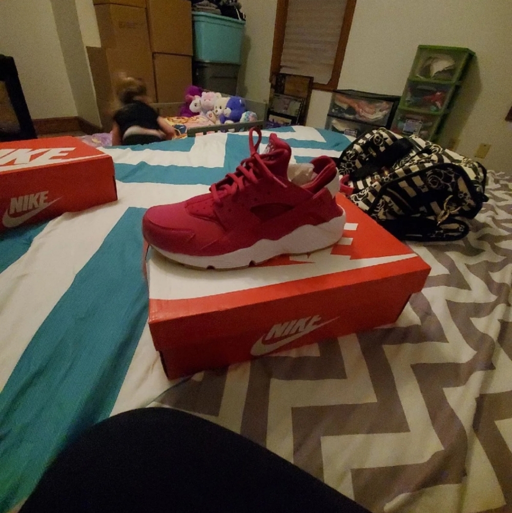 Fushia and white hurraches